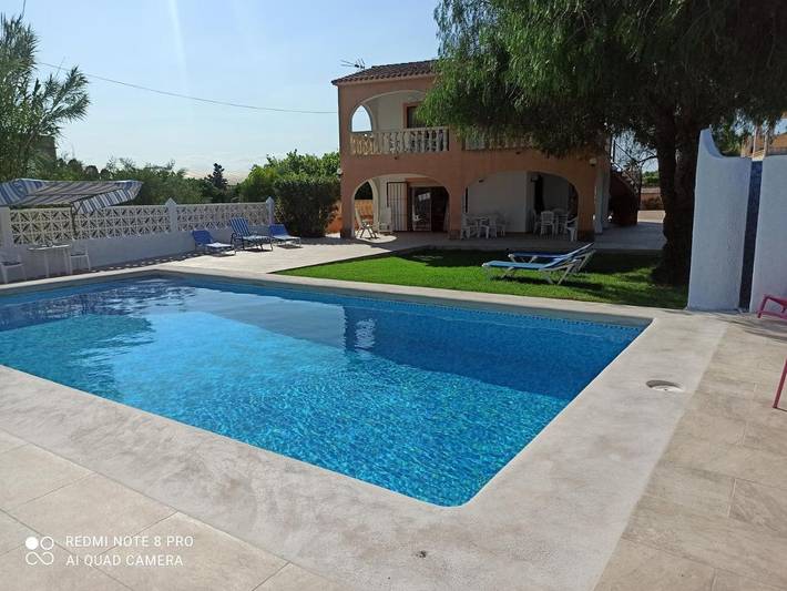 Chalet für 12 Personen, mit Balkon und Terrasse sowie Garten in Oliva