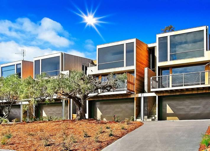 Holiday rental for 6 people, with lake view and balcony in Australia