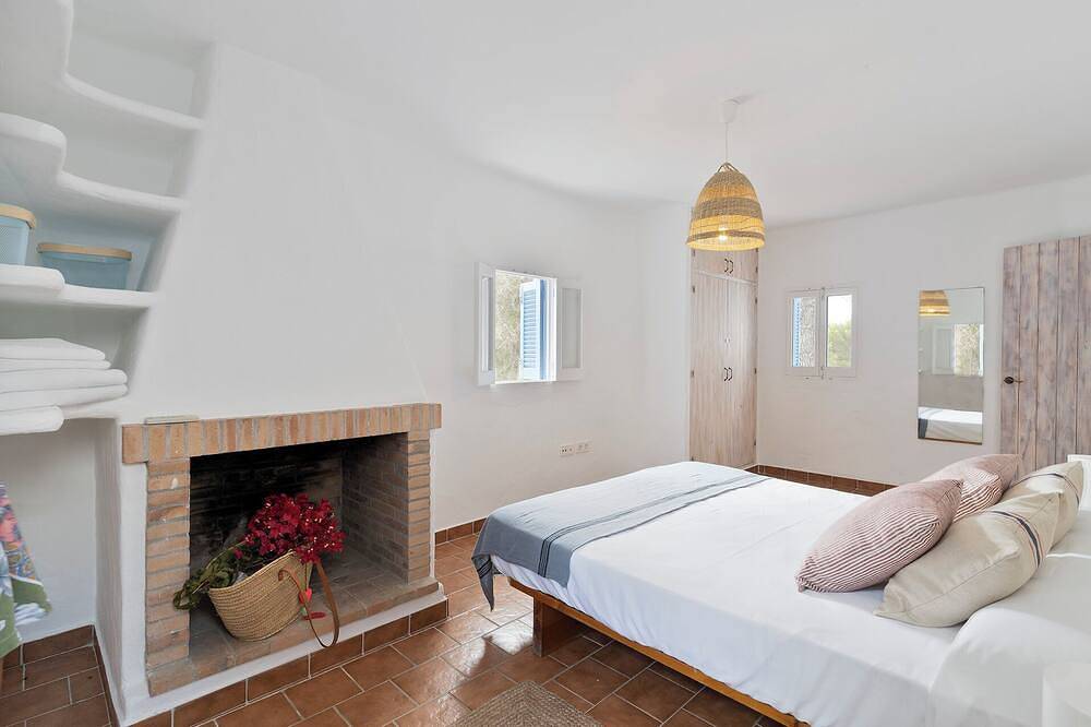 Sa Tanca, in the middle of nature and 5 minutes from the beach of Cala Saona in Formentera, Balearen