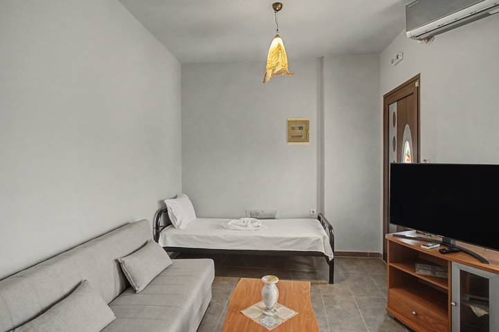 Apartamento entero, Apartamento '2' con vistas a la montaña, jardín compartido y Wi-Fi in Limenaria, Tasos