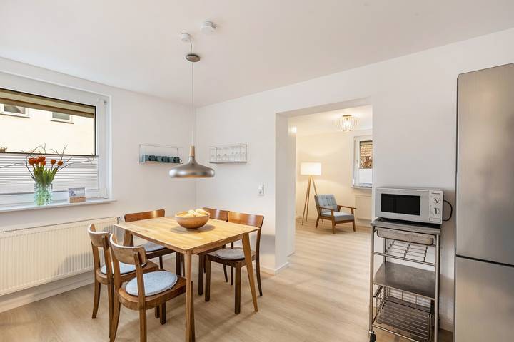 Holiday Home 'Höhe26' with Private Terrace, Garden, and Wi-Fi in Bad Vilbel, Södra Hessen