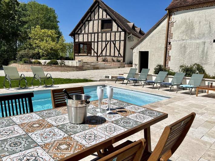 Villa pour 14 personnes, avec vue ainsi que piscine et jardin