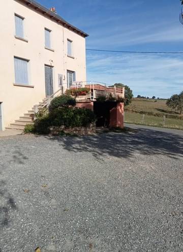 Gîte pour 14 personnes, avec terrasse à Quins
