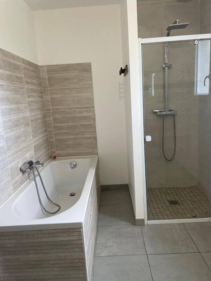 Location de vacances pour 6 personnes, avec jardin ainsi que vue et piscine, animaux acceptés à Boulazac - 4