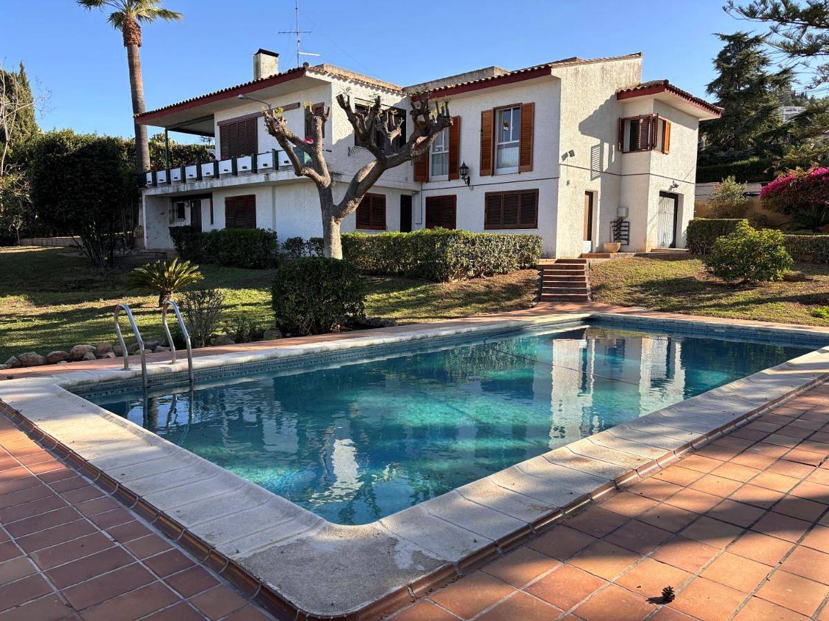 Four-Bedroom House in Chiva, Province de Valence