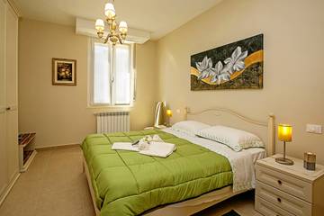 Holiday Rental for 5 People in Desenzano del Garda, Garda Mountains, Photo 3