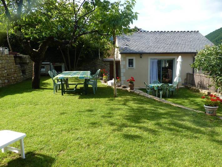 Location de vacances pour 6 personnes, avec jardin et vue à Quézac - 2
