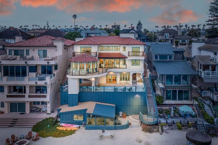 Vacation rental for 10 people, with yard and balcony, kid friendly in Oceanside