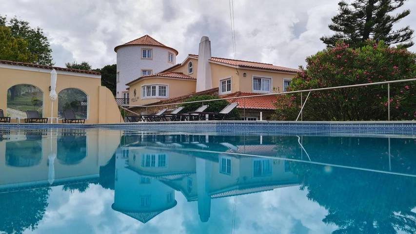 Bed and breakfast para 4 pessoas, com sauna e vista e ainda jardim and piscina em Colares