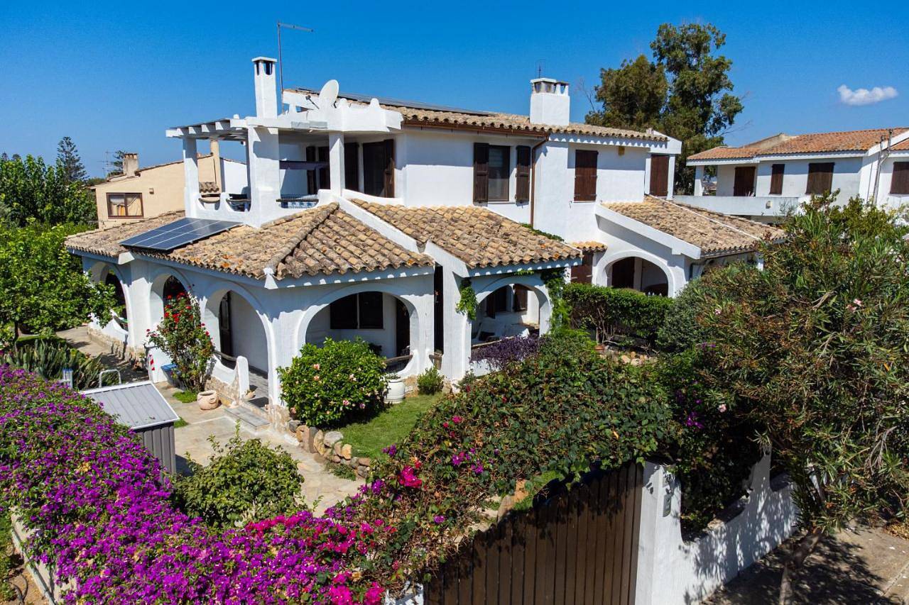 Beachfront Luxury Villa Letizia - Sea View Terraces & Green Solar Energy in Sant'Andrea Cagliari, Quartu Sant'Elena