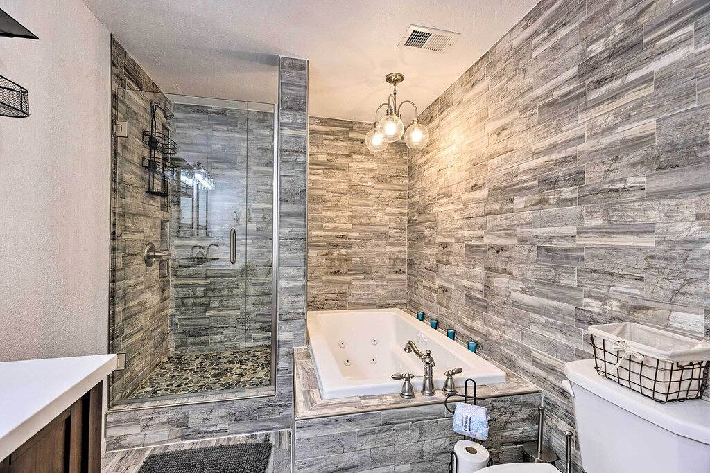 'Hilltop Hideaway' Branson Home w/ Trampoline! in Taney County