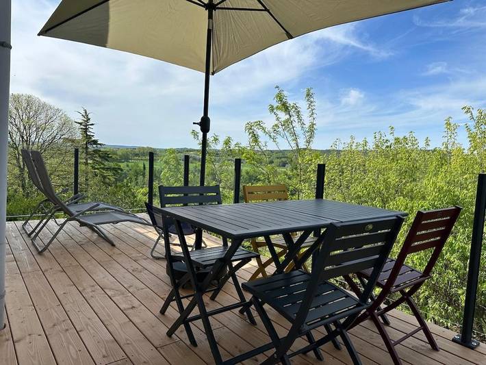 Location de vacances pour 4 personnes, avec vue et terrasse à Moussac