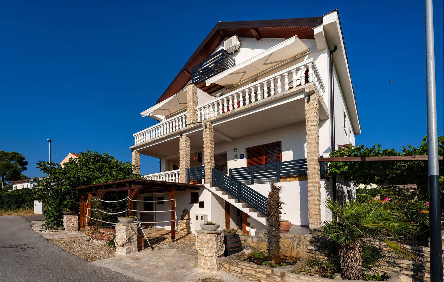Ganze Ferienwohnung, Charmantes 1-Zimmer-Apartment mit Terrasse in der Nähe von Novigradsko More in Novigradsko More, Zadar