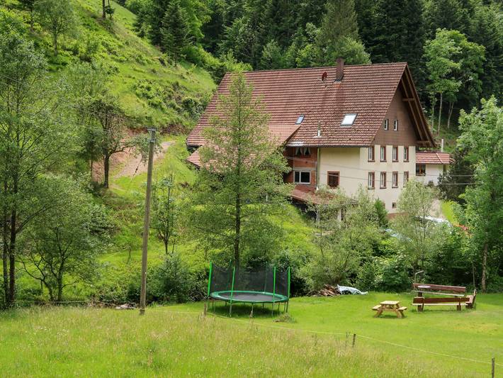 Ferienhaus für 18 Personen, mit Terrasse und Garten in Simonswald