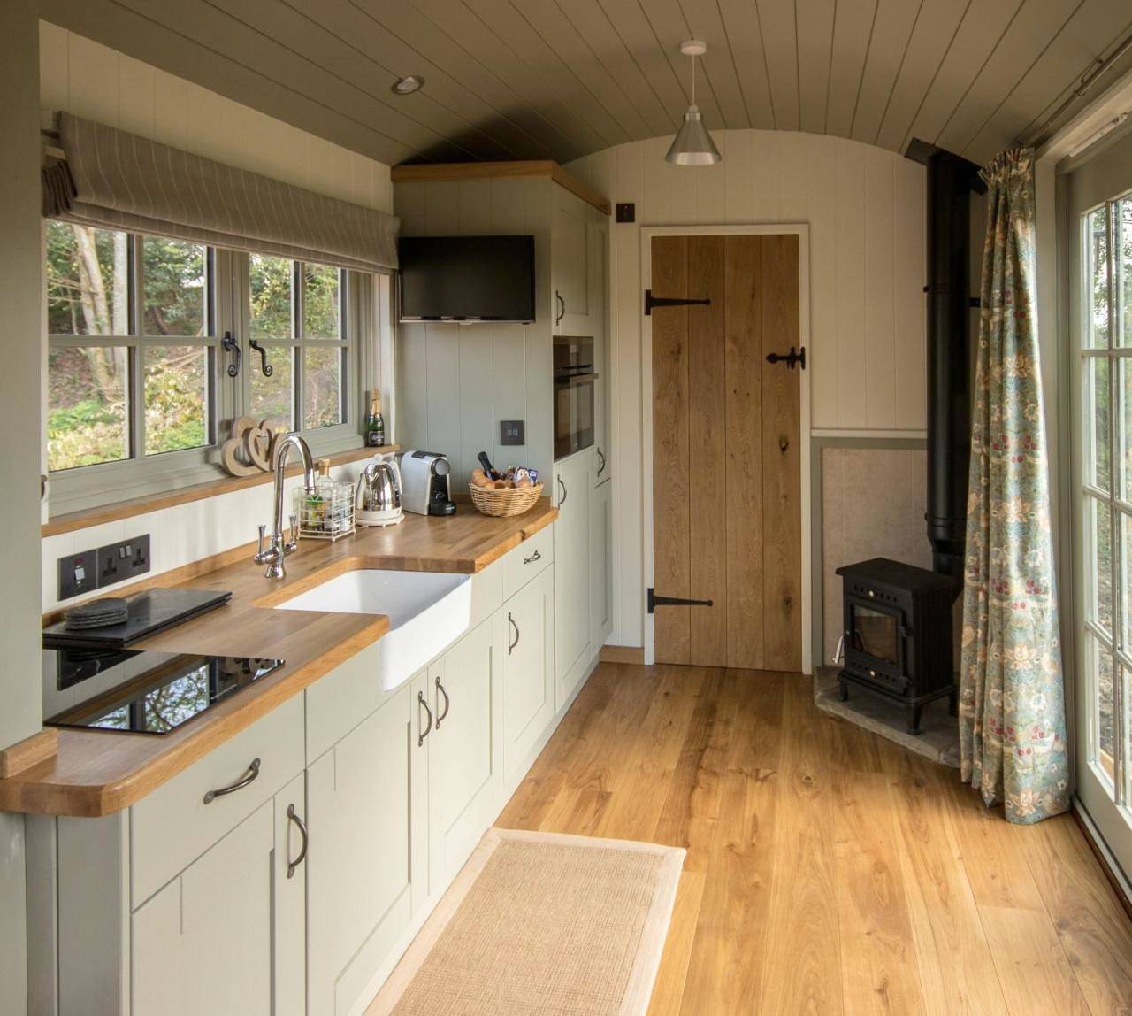 Luxury Shepherds Hut in Bransgore, Hampshire
