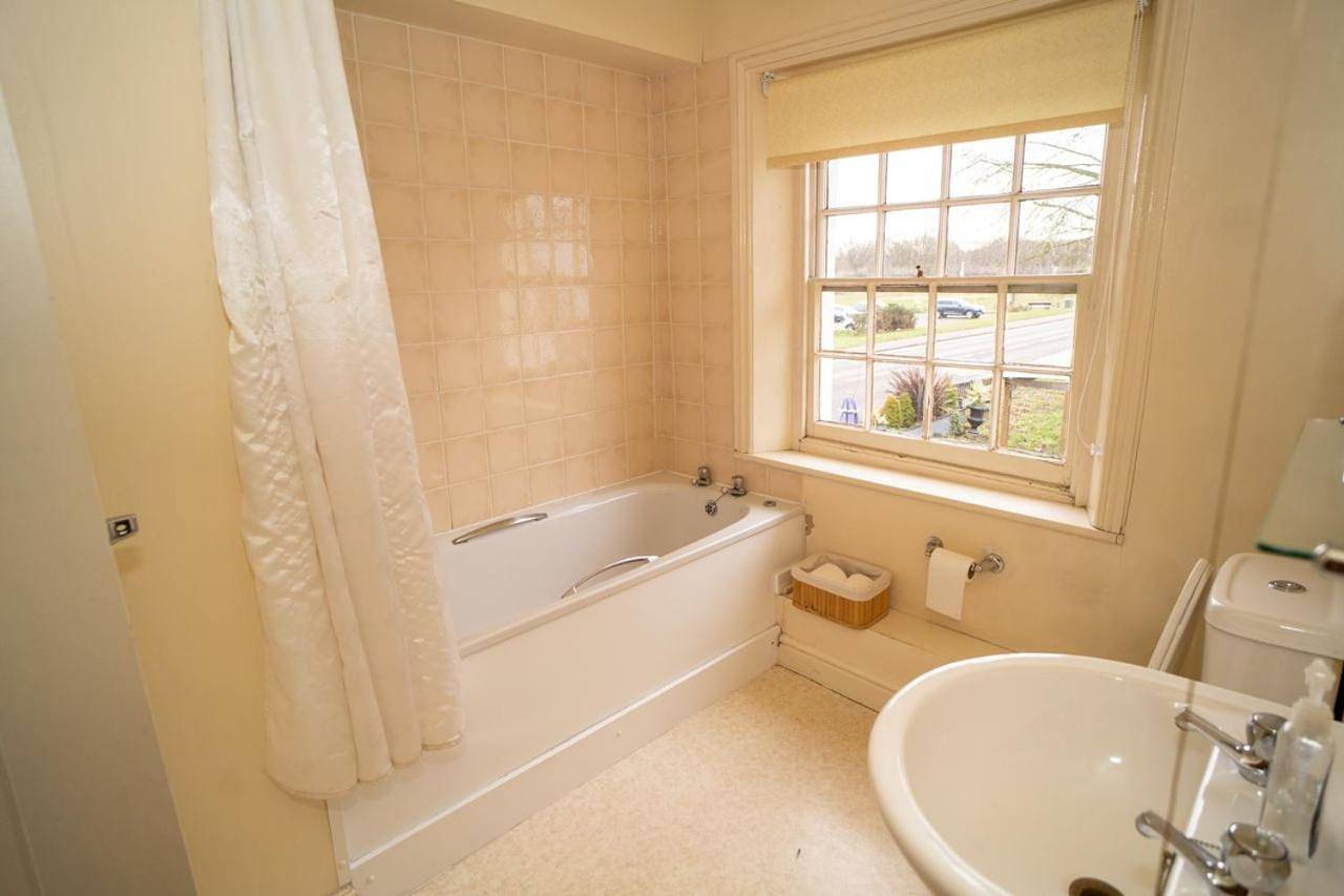 Twin Room with Private Bathroom in Harpenden, Hertfordshire