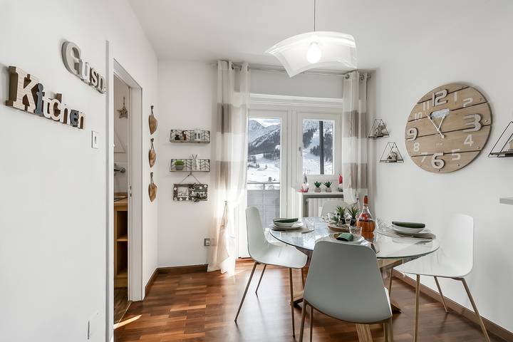 Ganze Wohnung, Studio Blue Petit with Mountain Balcony Views in Sestriere, Via Lattea