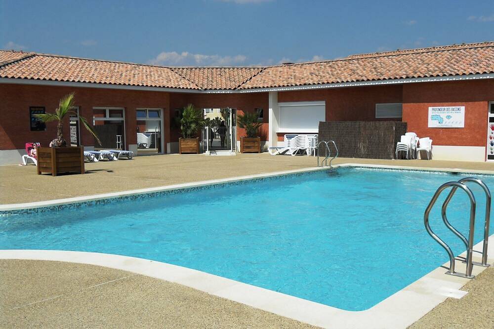 Village Retreat with Terrace in Colombiers, Côte d'Améthyste