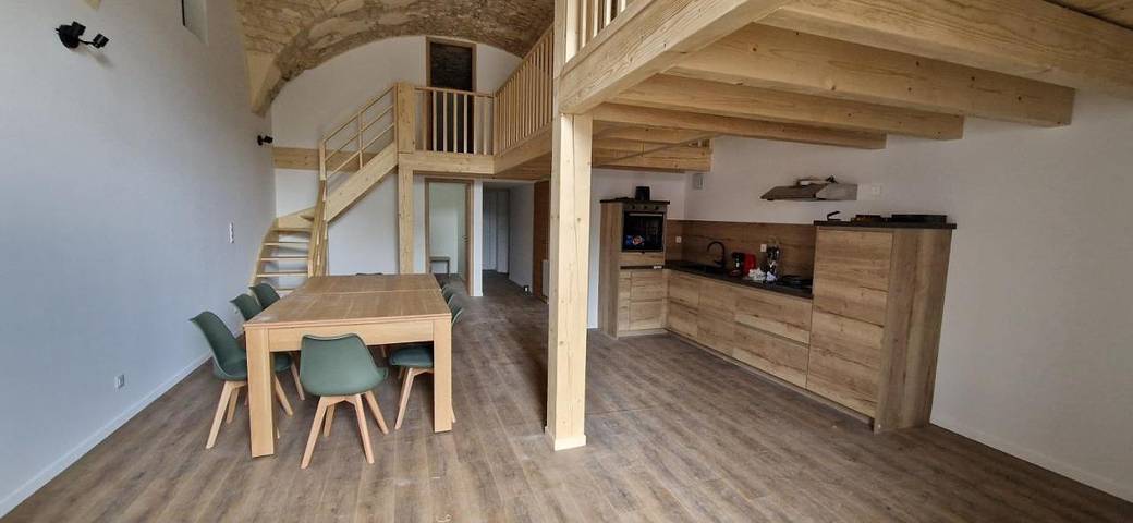 Gîte pour 8 personnes, avec jacuzzi et sauna, animaux acceptés à Montlebon