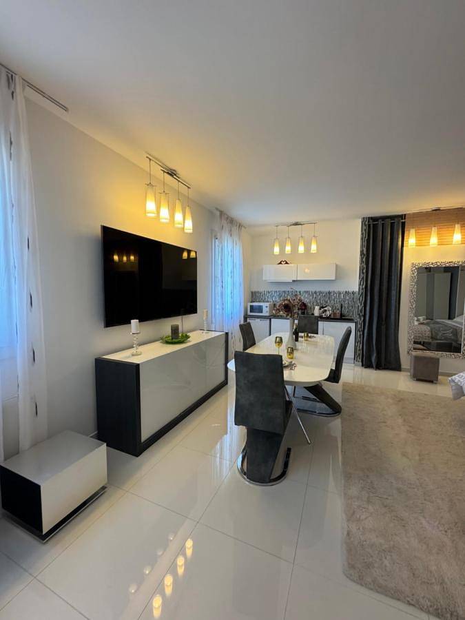 Appartement entier, Maison Ariana in Nice, Côte méditerranéenne (France)
