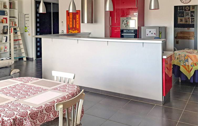 Ganze Ferienwohnung, Gemütliches 100m² Apartment mit AC, TV & WiFi, 2km zum Plage des Cabanes in Sauvian, Mittelmeerküste (Frankreich)