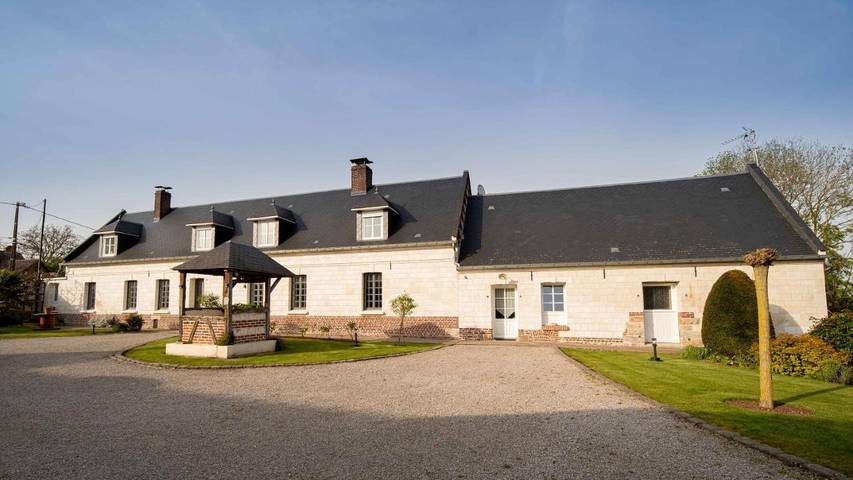 Chambre d’hôte pour 4 personnes, avec Terrasse ainsi que Jacuzzi et Jardin dans Pas-en-Artois