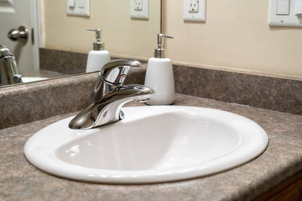 Ganze Wohnung, Polar Peak | Hot Tub | Pool | Gas Fireplace in Radium Hot Springs, Kootenay-Nationalpark