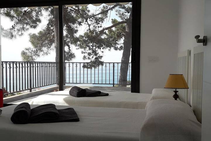 Villa with private pool on Barcelona coast. Spectacular sea views. in Sant Pol de Mar, Maresme