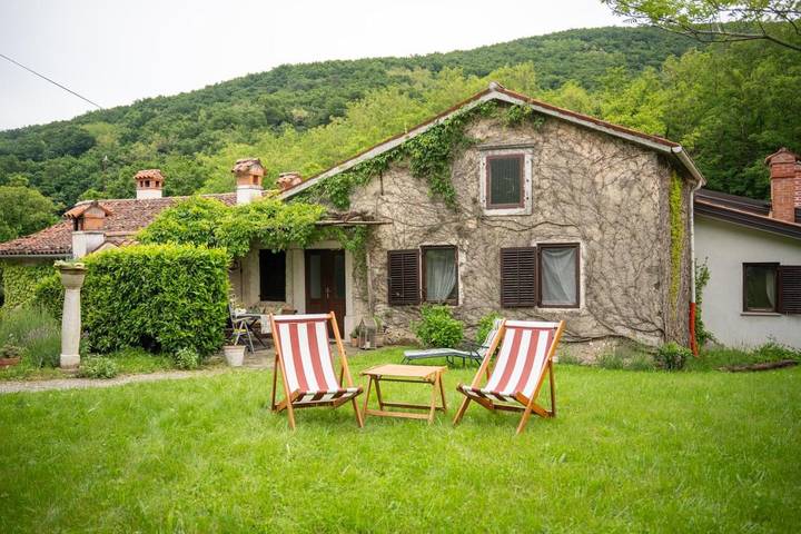 Location de vacances pour 6 personnes, avec jardin à Vipava