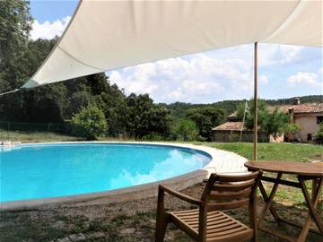 Gîte pour 2 personnes, avec vue ainsi que jardin et piscine à Barjols