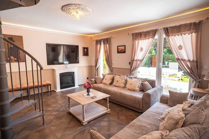 Gîte pour 8 personnes, avec piscine