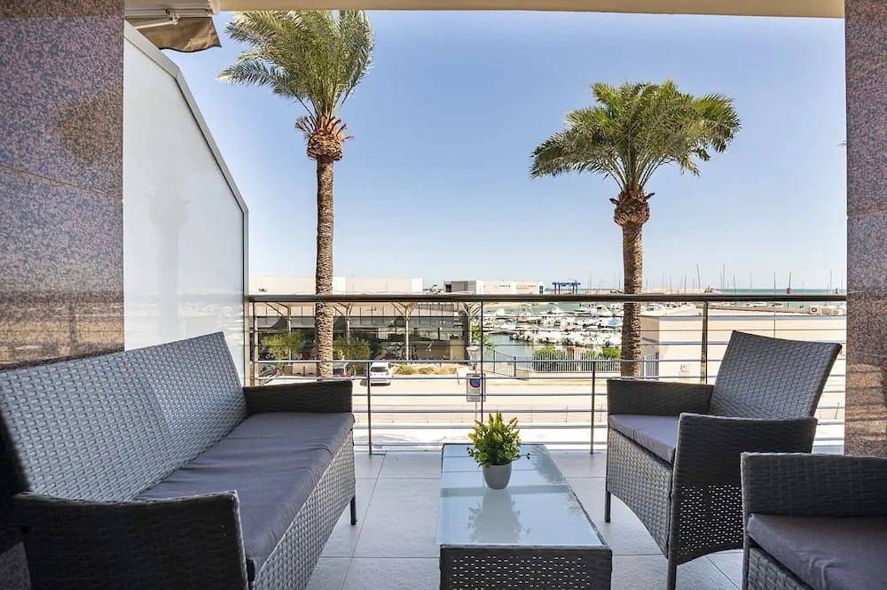 Entire apartment, Stunning Modern Seafront Apartment in Benicarló in Benicarló, Costa del Azahar