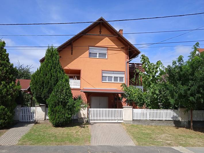 Ferienwohnung für 12 Personen, mit Balkon und Garten