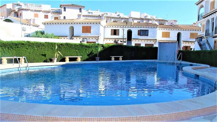 Bungalow para 5 personas, con balcón además de vistas y piscina, Familias con niños en Torrevieja