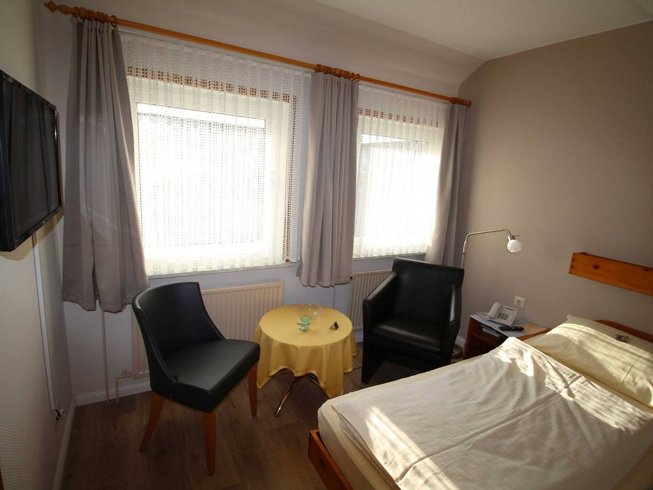 Hotel Garni Zur Post - Doppelzimmer klein in Utersum, Föhr