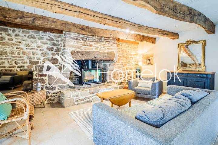 Location de vacances pour 10 personnes, avec terrasse et jardin, animaux acceptés à Sainte-Hélène (France)