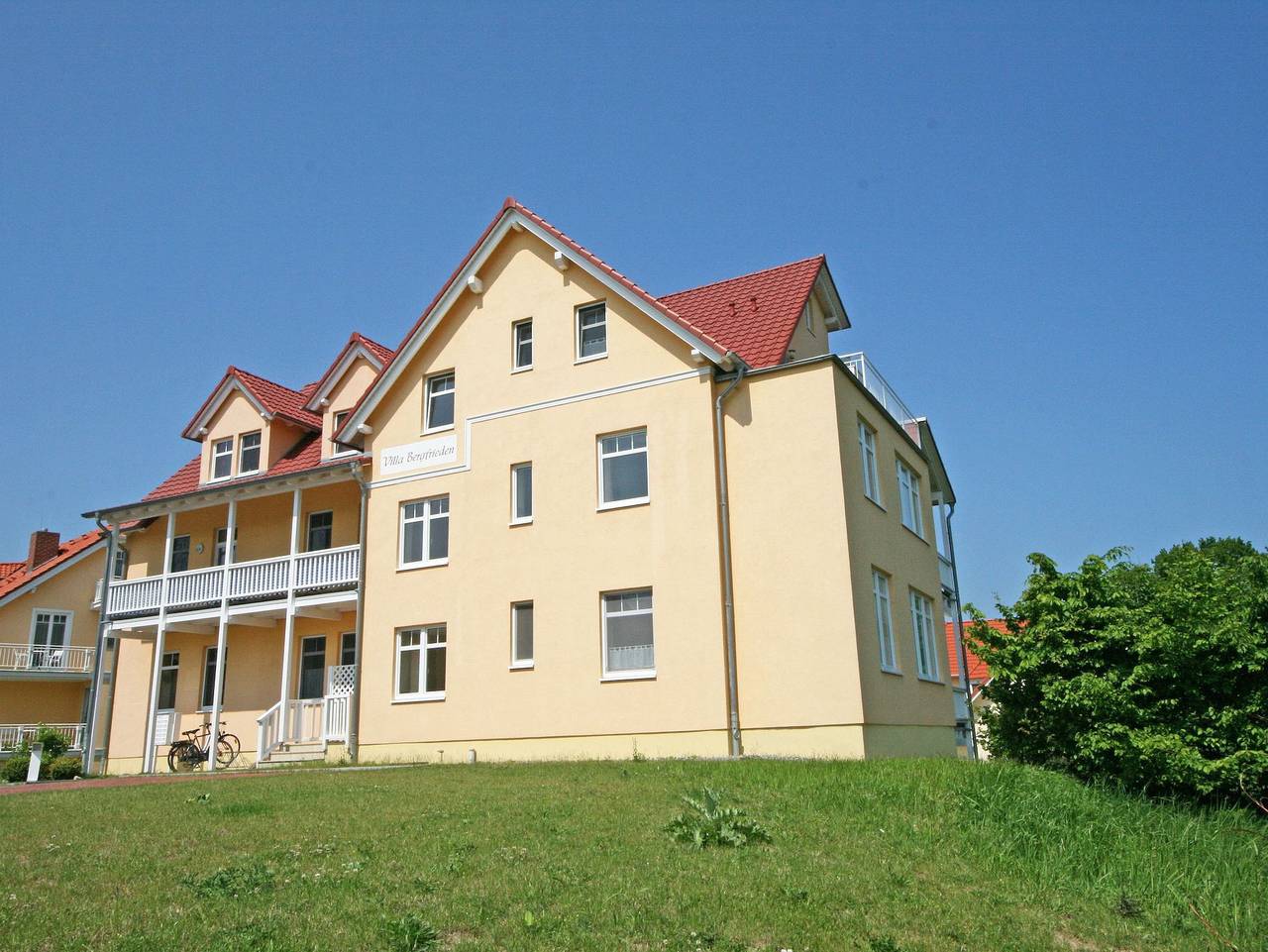 Ganze Ferienwohnung, Csp: Villa Bergfrieden Whg. 06 mit Balkon & Meerblick in Göhren, Rügen