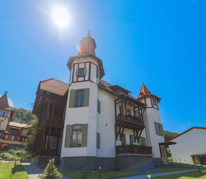 Hôtel pour 4 personnes, avec terrasse et sauna ainsi que vue et jardin