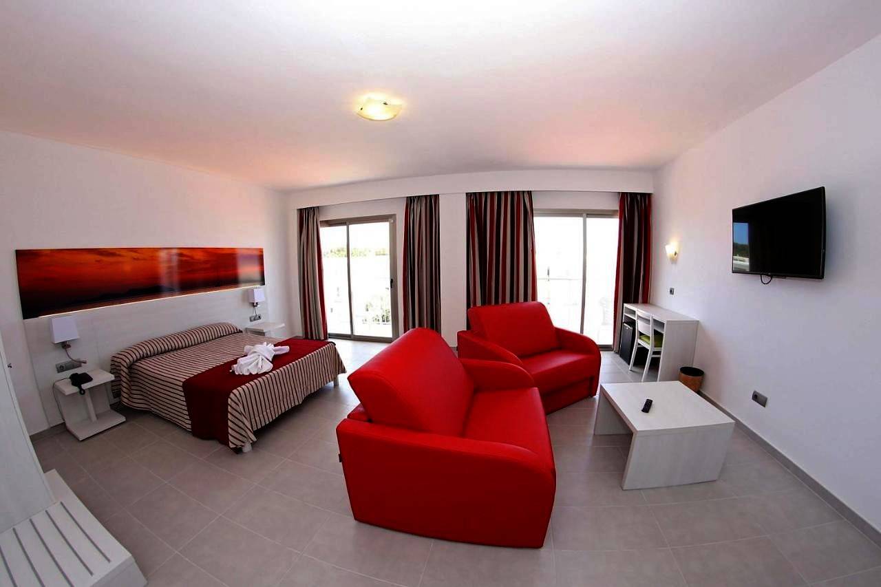 Hôtel pour 10 personnes avec terrasse in Ocean Beach Ibiza, Sant Antoni de Portmany