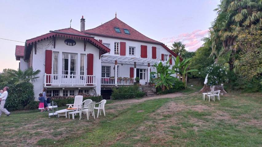 Maison d’hôte pour 3 personnes, avec Balcon et Terrasse ainsi que Jardin et Vue à Carresse-Cassaber