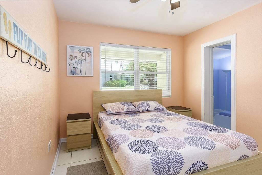 5 Seas Retreat 4 bed 2 bath dock, pool, Sandy Beach Dockage For up to a 25 ft boat in Marathon, Monroe County