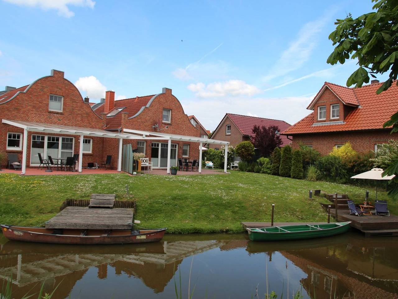 Grachtenkate - Traumhaftes Ferienhaus direkt am Wasser in Greetsiel, Krummhörn