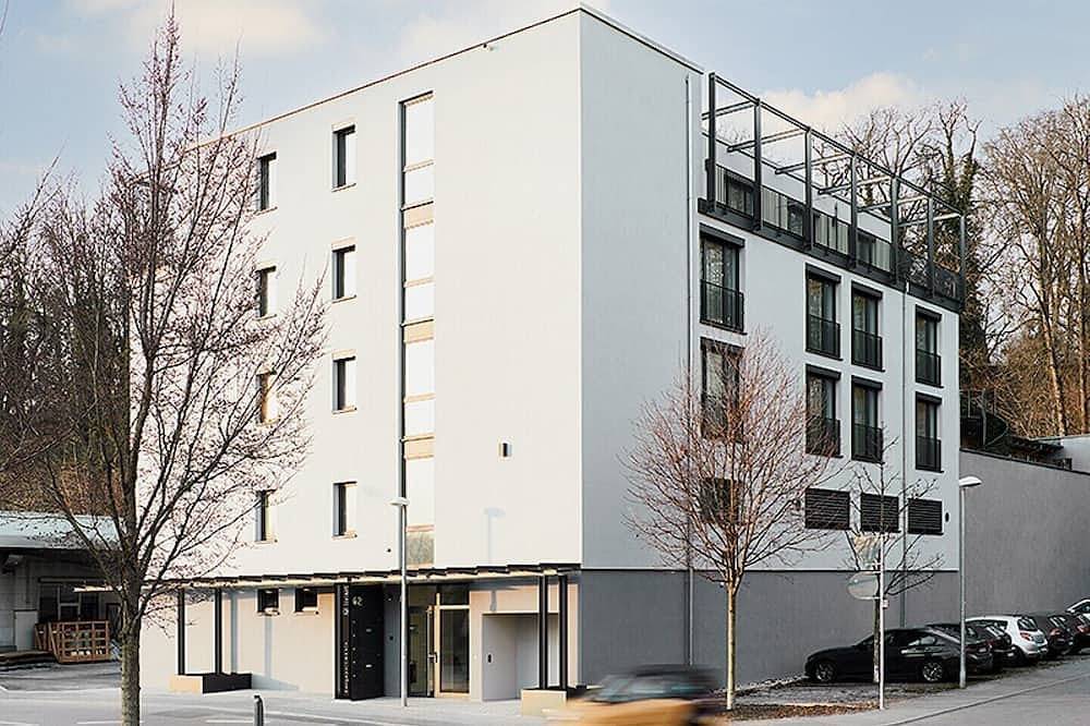 Ganze Wohnung, Livisit bergpartment 32 - Doppelbettzimmer 27 qm - mit Küchenzeile und Bad in Stuttgart, Stuttgart Region