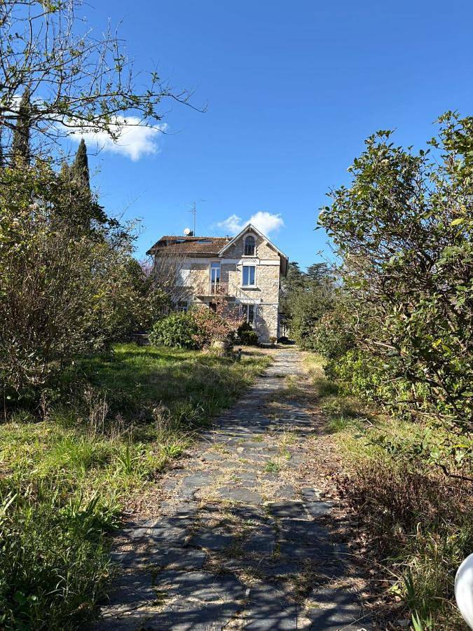 Location de vacances pour 14 personnes, avec jardin ainsi que vue et balcon dans Lac de Saint-Ferréol