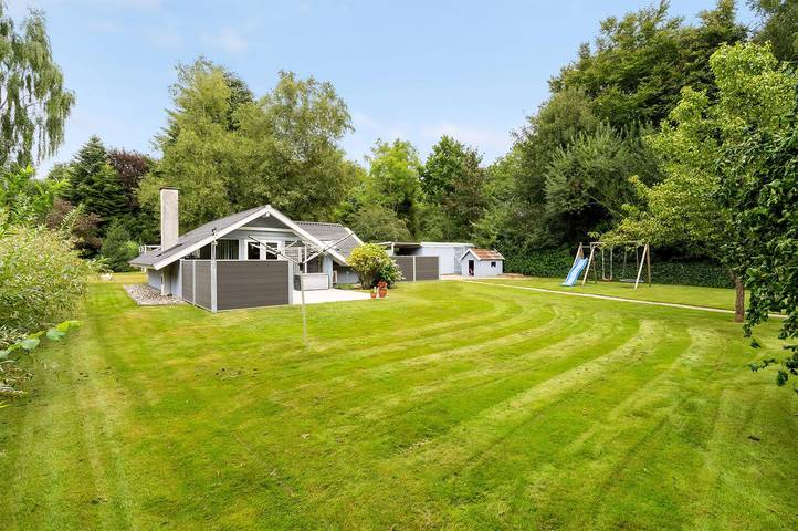 Ferieudlejning for 5 personer, med terrasse og pool i Arrild