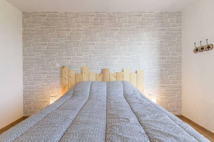 Gîte pour 4 personnes, avec jardin à Vains - 2