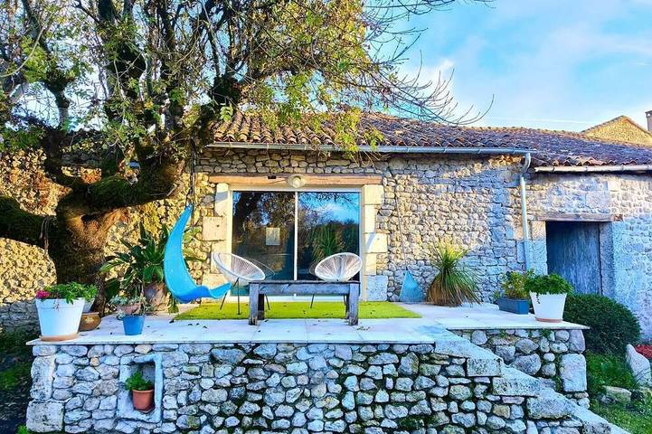 Gîte pour 12 personnes, avec jacuzzi à Champniers