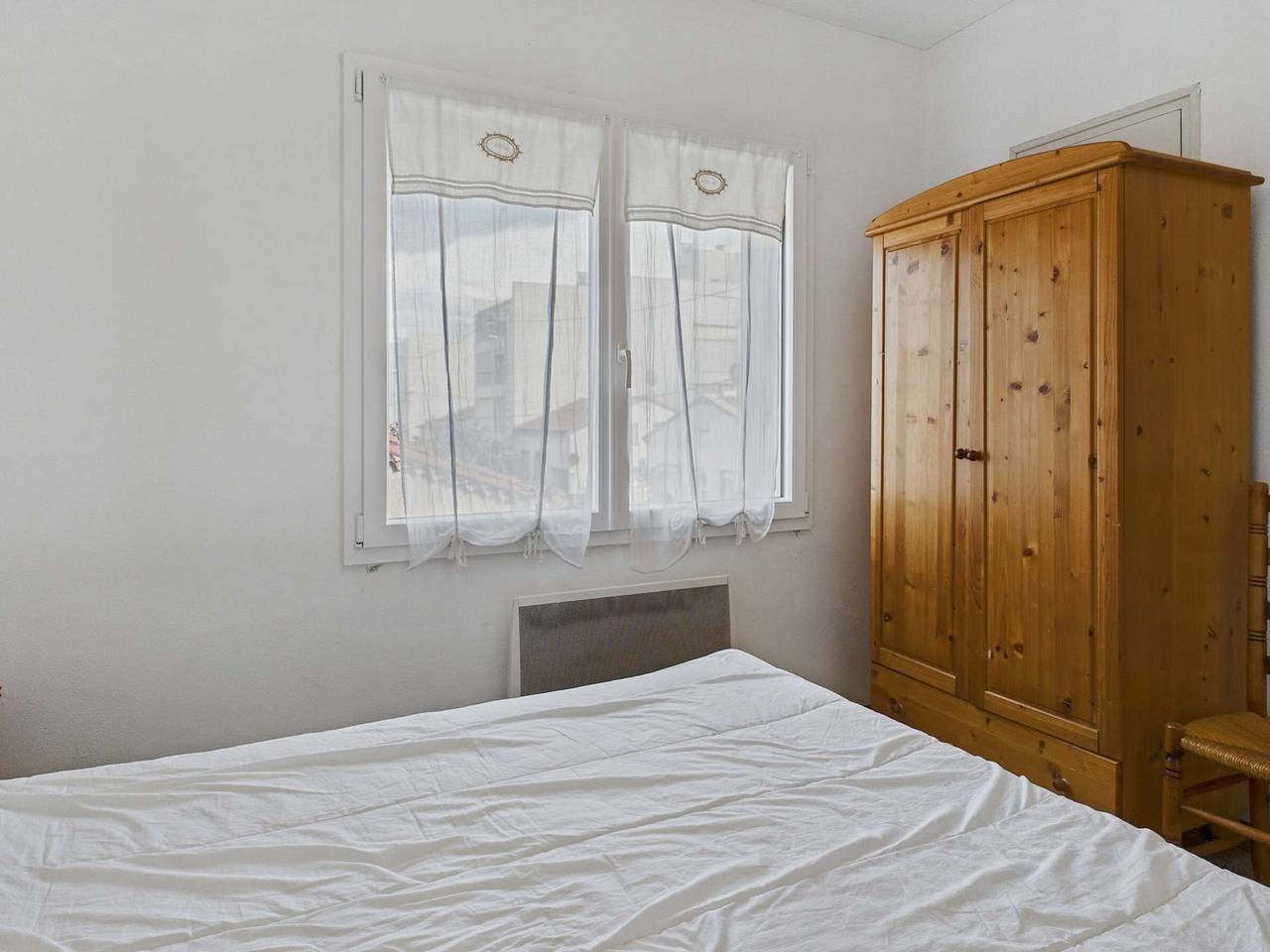 Entire apartment, Spacious 3-Room Apt for 6, near Beach & Shops, Balcony, Tv, Fully Equipped Kitchen in Grau d’Agde, Agde
