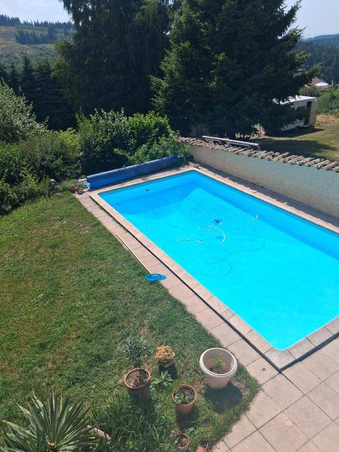Location de vacances pour 4 personnes, avec jardin et terrasse ainsi que vue et piscine, animaux acceptés à Échandelys - 4
