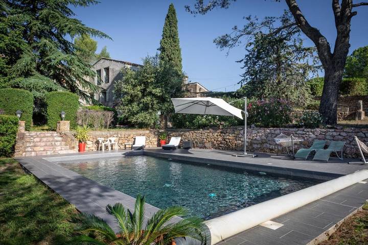 Location de vacances pour 6 personnes, avec jacuzzi ainsi que jardin et piscine à Cabrerolles - 3